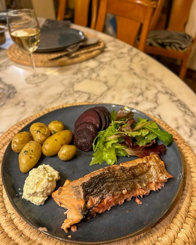 Saumon mi-cuit au kamado, crème fraiche au raifort et citron, betterave, pomme de terre #saumonmicuit #kamado #homemadefood