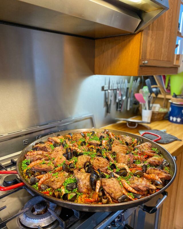 Paëlla chorizo, poulet, gambas, moules, calamars #paella #homemadefood