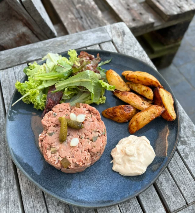 Américain du chef, salade, pommes de terres rôties, mayonnaise maison #americain #homemadefood #waterloo