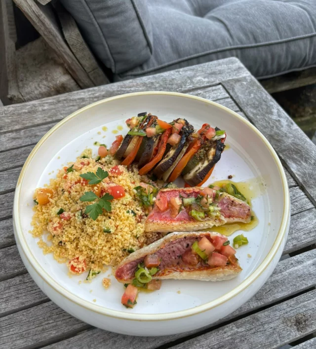 Filets de rouget, sauce vierge, tian de légumes, taboulé