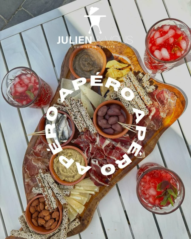 ☀️ Soleil, chaleur, apéro... le combo parfait pour ce week-end ! ☀️ 

Il fait super chaud, le ciel est au beau fixe, alors ne perdez pas une minute en cuisine, on sort les lunettes de soleil, on s’installe en terrasse et on sort LA planche apéro parfaite signée Julien & Vous 🫒 Des produits frais, savoureux à souhait... le tout à partager (ou pas !)
Pas de stress, que du kiff ! Précommandez votre planche et savourez l’été comme il se doit 🌅

→ Commande par mail, message privé ou WhatsApp au 0455 10 17 84