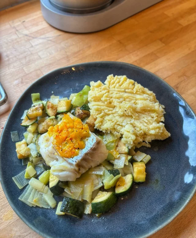 Cabillaud au beurre de citron contit, poireaux, courgettes, purée
