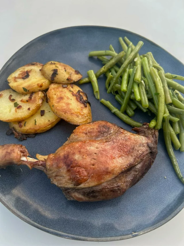 About yesterday, cuisse de canard confite, pommes de terre sarladaises, haricots verts