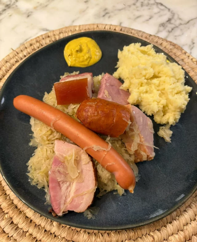 Choucroute garnie, purée, un plat de saison 🍂