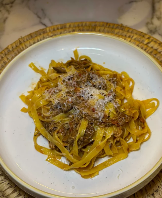 Tagliatelles al ragù (boeuf effiloché)