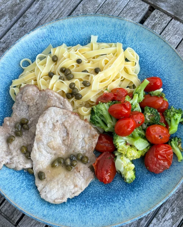 Piccata de veau (citron et câpres), tagliatelles, tomates cerises rôties, brocoli