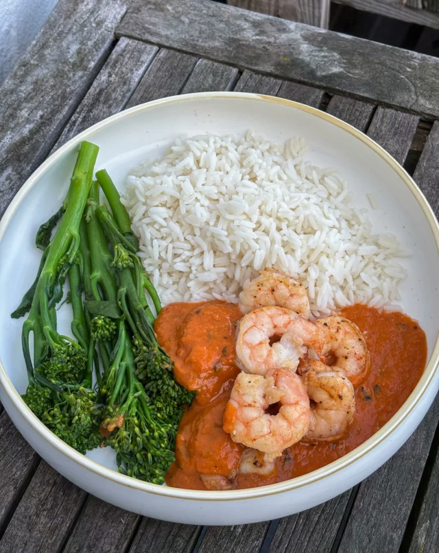 Scampis à l’armoricaine, broccolinis et riz blanc