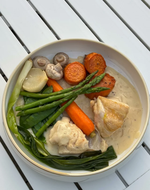 Fricassée de poulet aux légumes printaniers, patates douces rôties