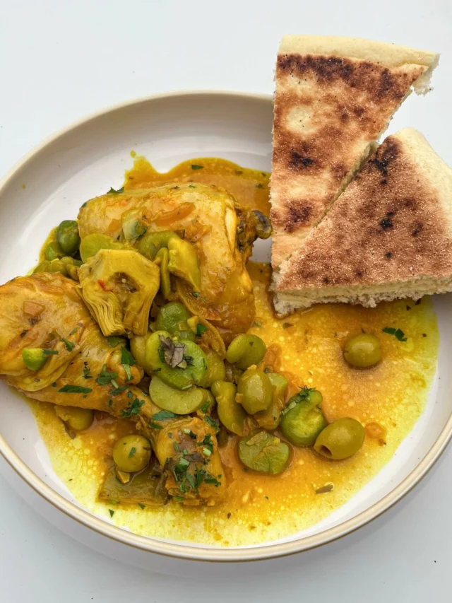 About yesterday, Tajine de poulet aux olives, fêves et citrons confits, pain marocain 🫒
