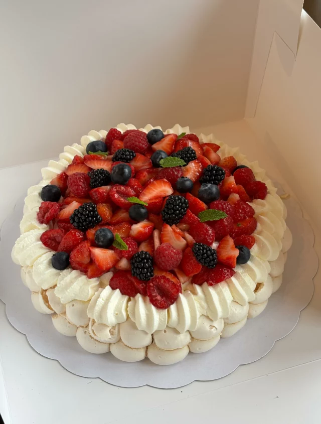 Pavlova fruits rouges made by Léa 🍓