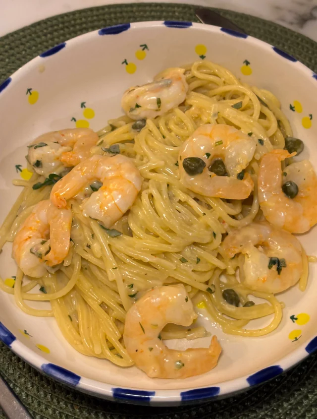 Spaghettis aux scampis, sauce citron, câpres et sauge