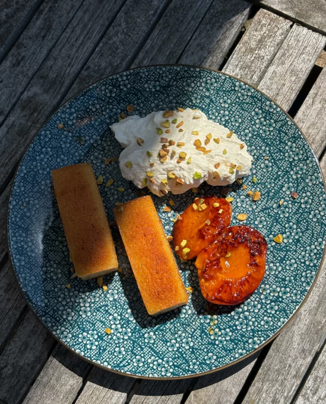 Dessert éphémère disponible demain :
Financiers à la fleur d’oranger, abricot rôti au miel, crème vanille, éclats de pistaches - 6€pp ORDER NOW !