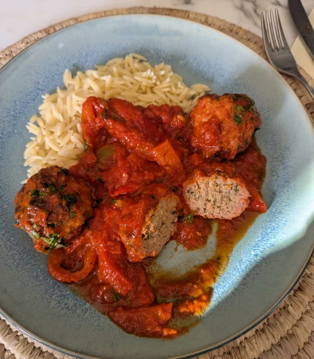 Boulettes à l’orientale, pâtes grecques
