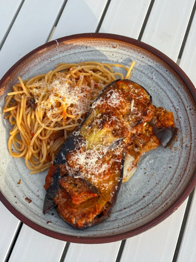 Escalope de veau à la parmigiana, spaghettis, sauce tomate